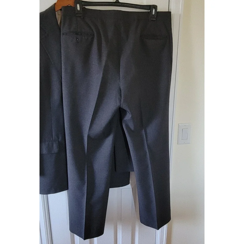Racquet Club Mens 2 Piece Suit Charcoal Gray 42 Blazer 38x32 Pants KG Mens Store